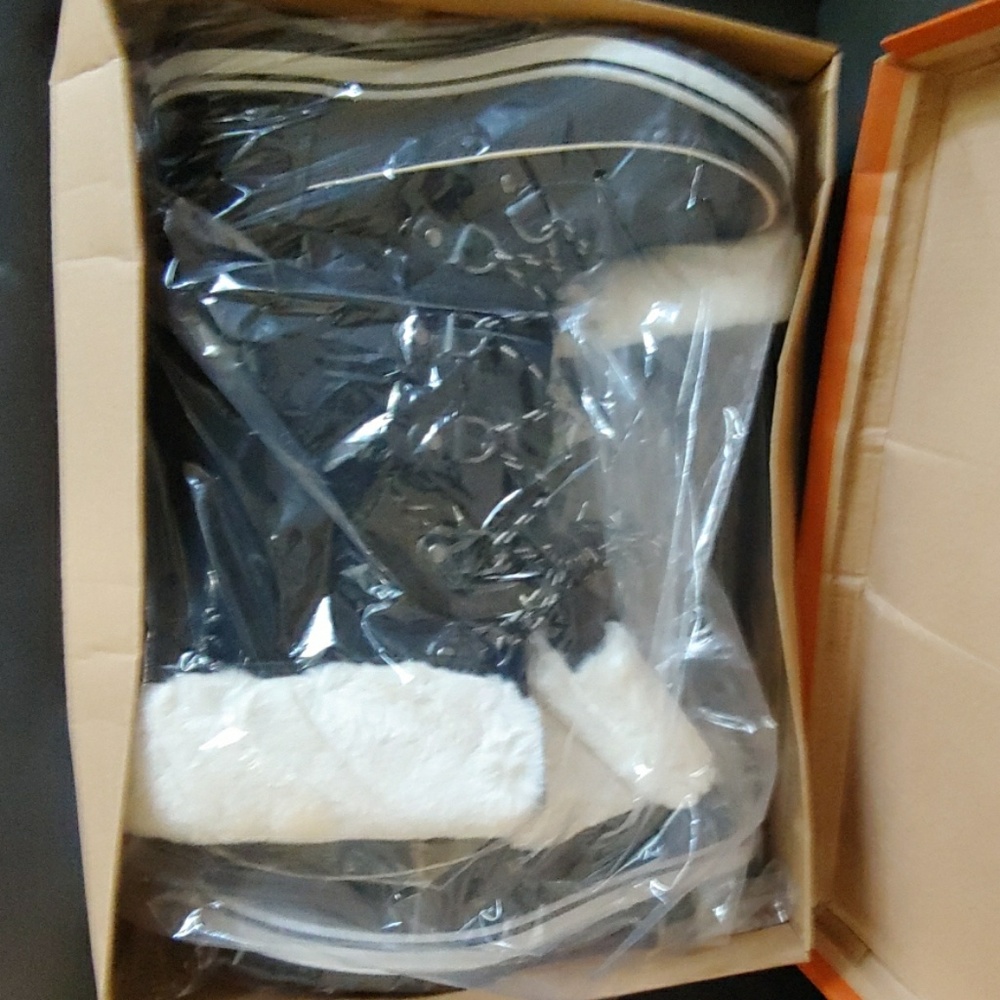 Black winter boots with white fur trim